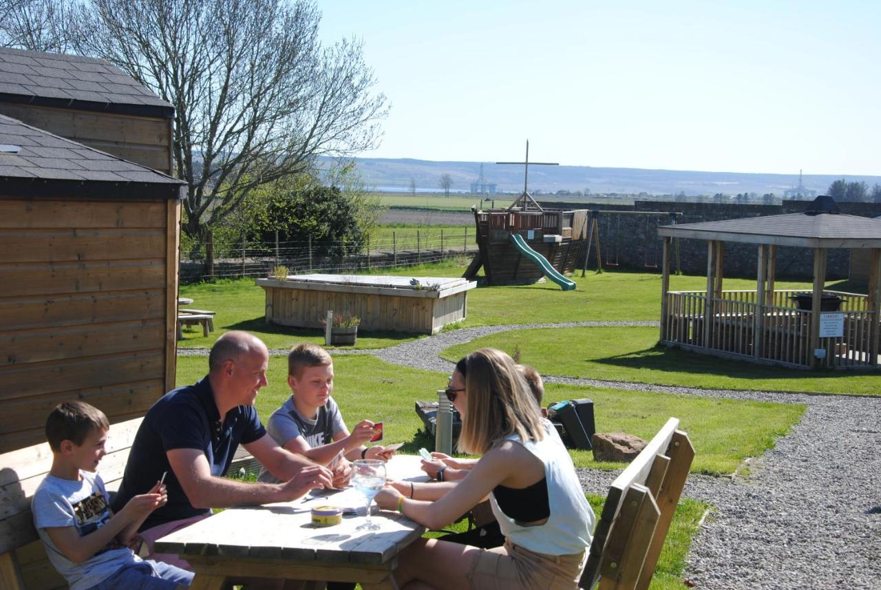Hotel Delny Glamping And Farm Animals Invergordon Exterior foto