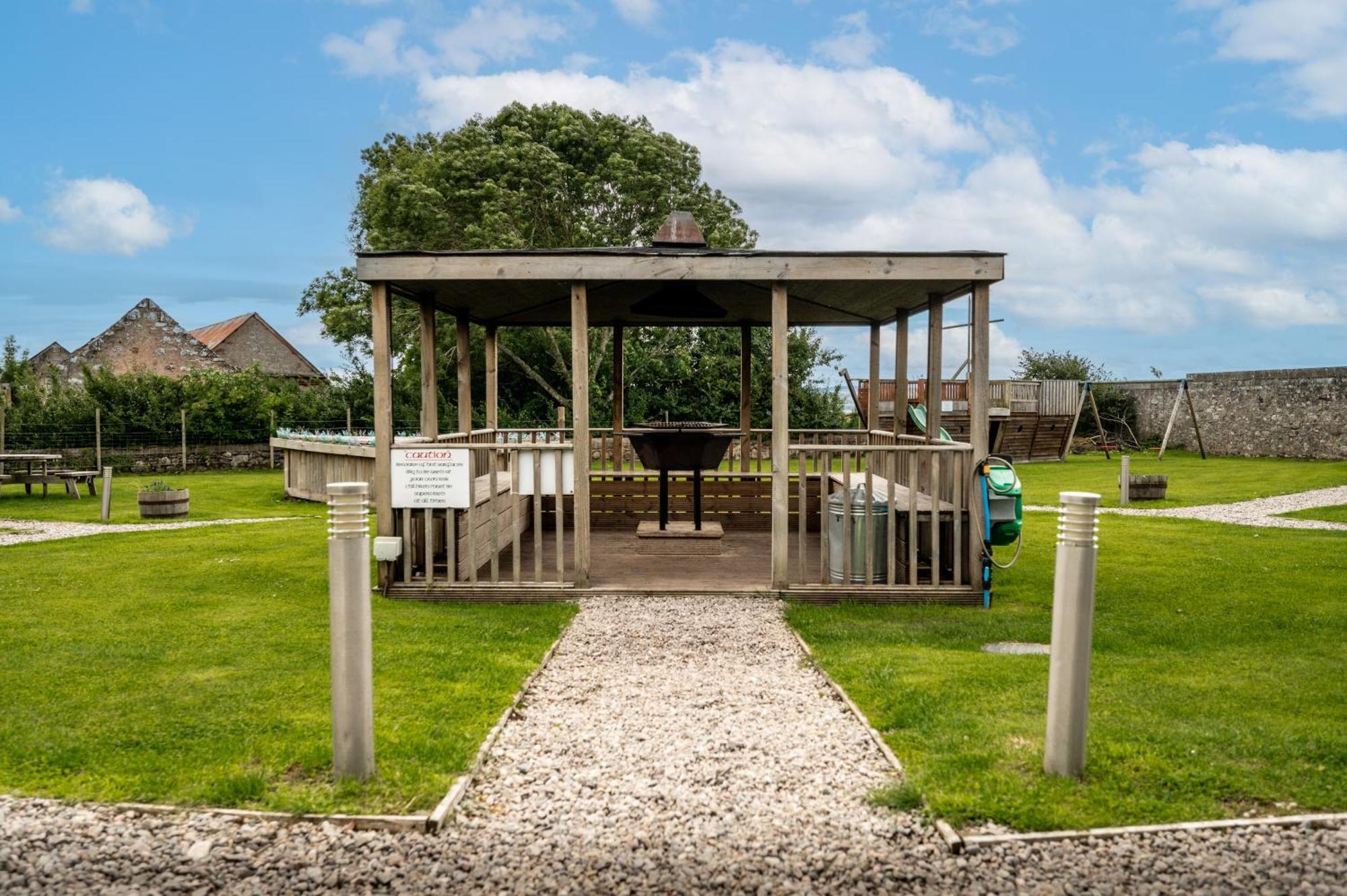 Hotel Delny Glamping And Farm Animals Invergordon Exterior foto