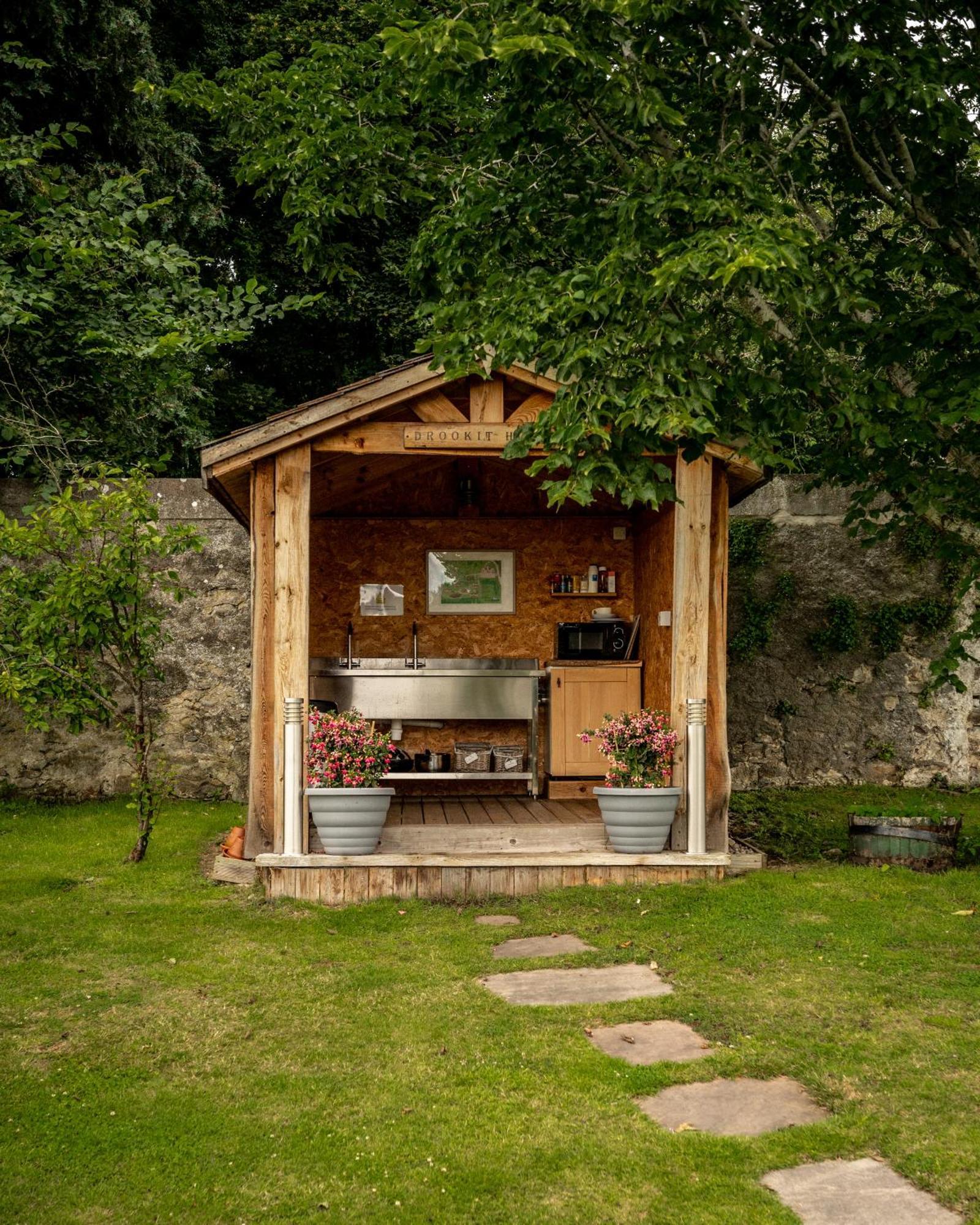 Hotel Delny Glamping And Farm Animals Invergordon Exterior foto