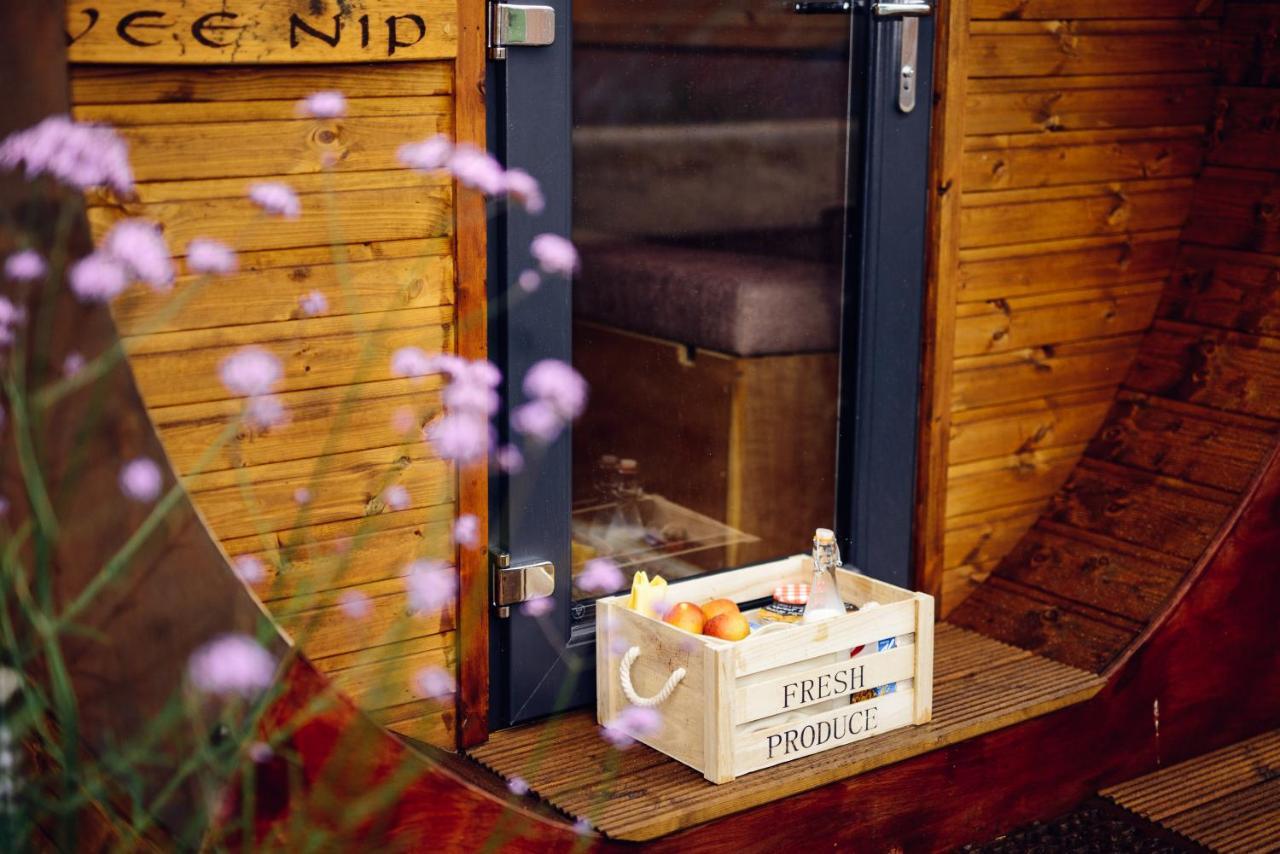 Hotel Delny Glamping And Farm Animals Invergordon Exterior foto
